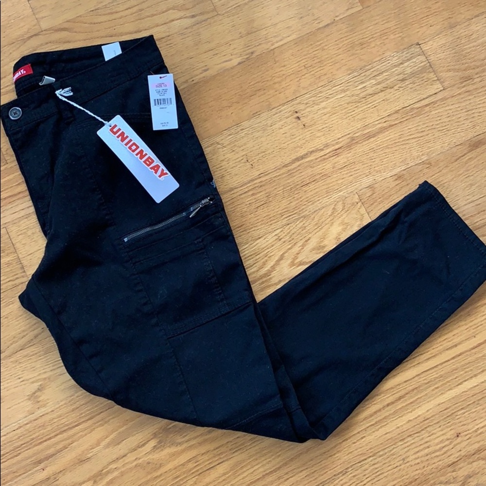 Union Bay black skinny pant!!